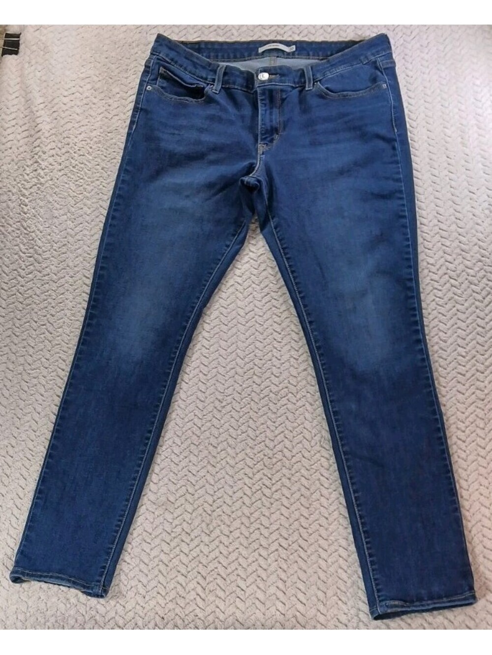 Levi's - 711 - 32/28 - Skinny Women's Blue Jeans - 9" Rise ' Excellent Condition